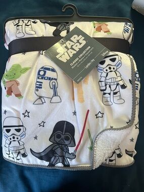 Star Wars Kids Plush Blanket – White with Multicolor Character Print